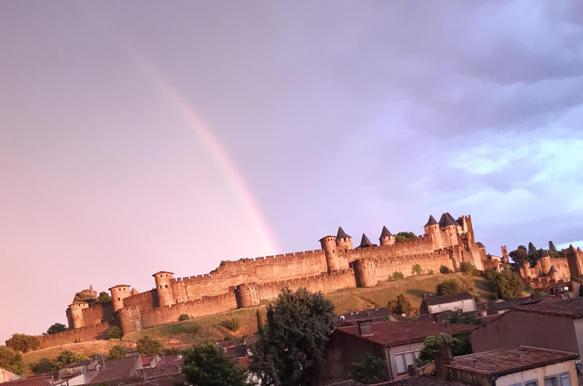 Face Cite - Chambres D'Hotes - Parking & Garage Gratuit - Wi-Fi Gratuit Carcassone Exterior photo